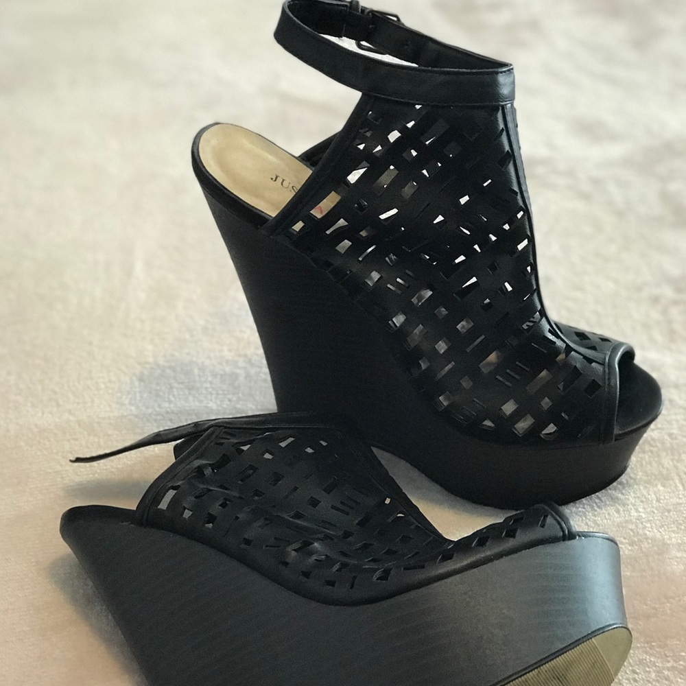 Black wedges